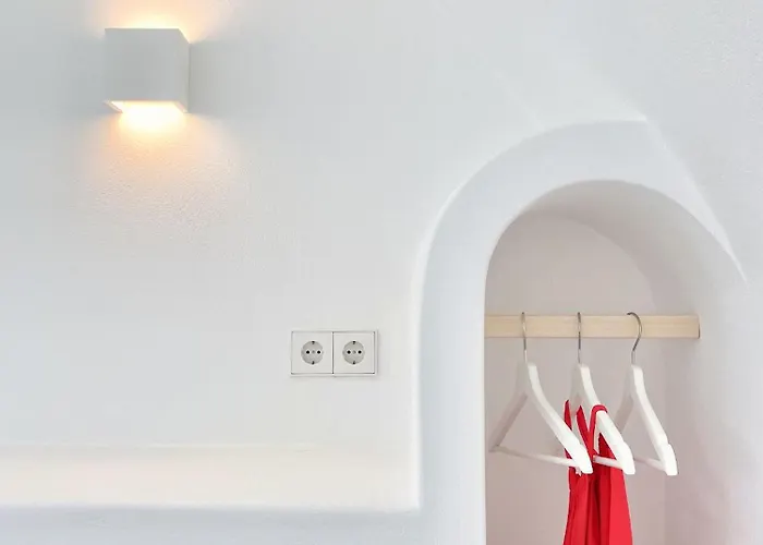 Vima Santorini, Traditional Luxury * Emporio (Santorini)