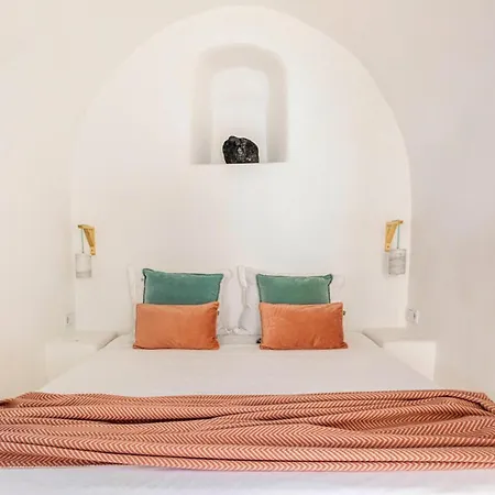 Vima Santorini, Traditional Luxury * Emporio (Santorini)