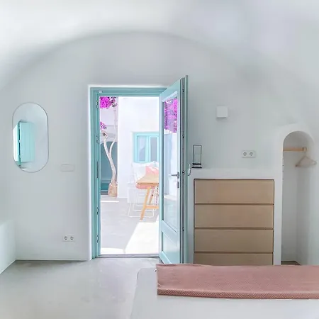 Vima Santorini, Traditional Luxury Emporio (Santorini)